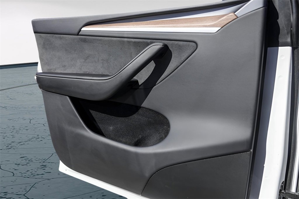 Used 2023 Tesla Model Y Long Range image 23