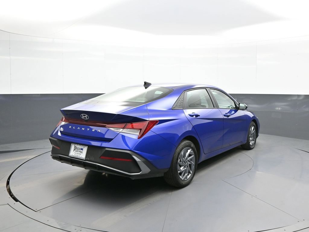 Certified 2024 Hyundai Elantra SEL FWD image 6