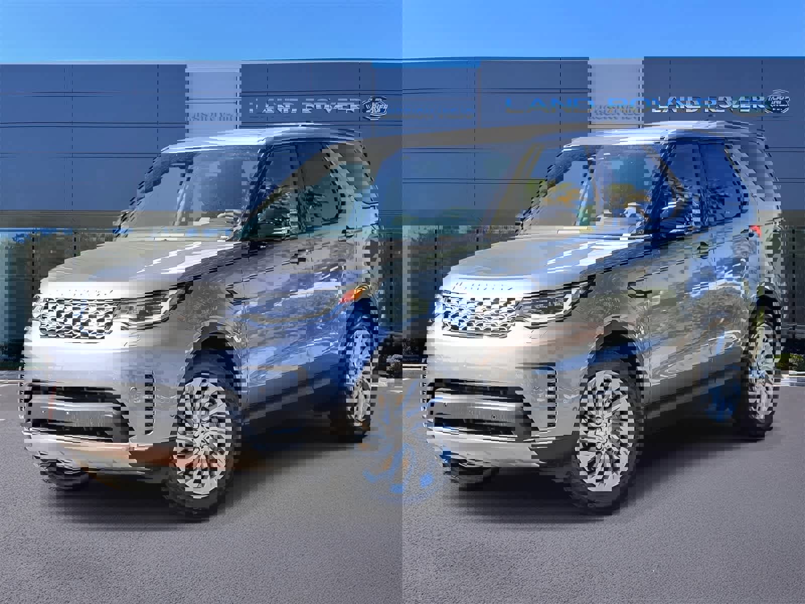 New 2025 Land Rover Discovery S