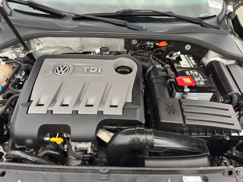 Used 2014 Volkswagen Passat TDI SE image 10