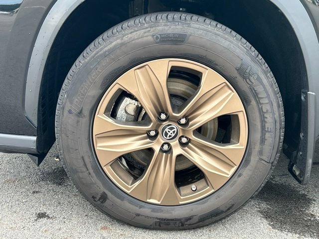 Used 2022 Toyota Highlander Bronze Edition AWD/4WD image 11