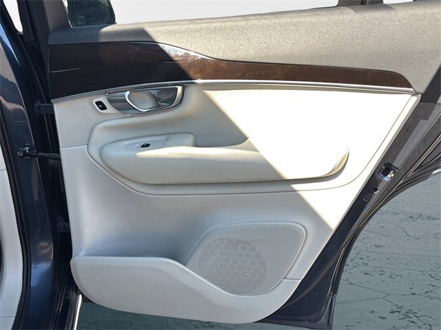 Used 2019 Volvo XC90 T6 Momentum image 12