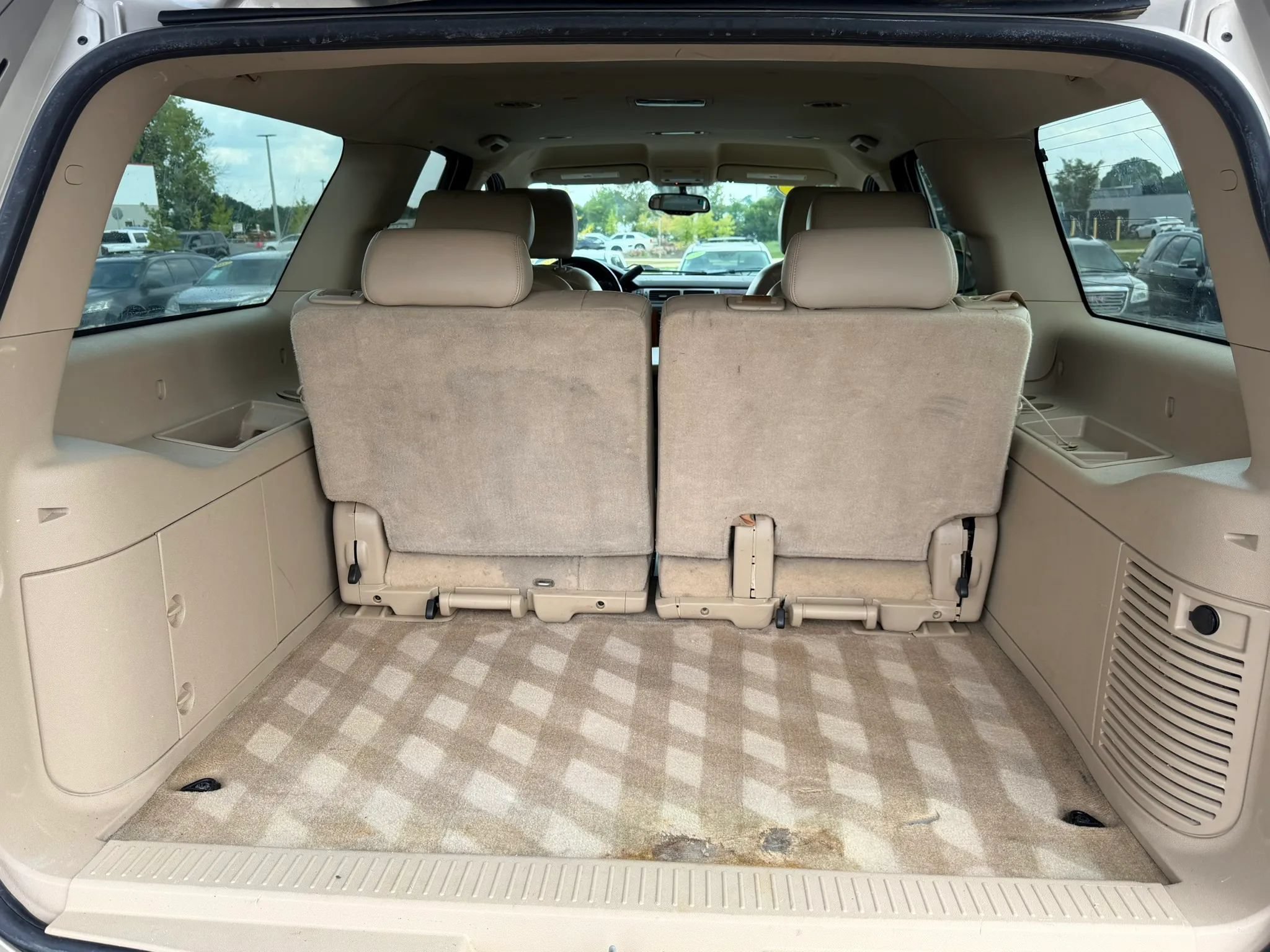 Used 2008 Chevrolet Suburban LT w/ LT Preferred Equipment Group RWD image 9