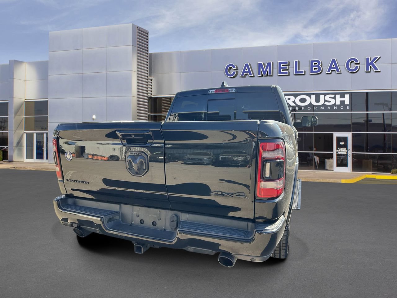 Used 2020 RAM 1500 Limited w/ Black Appearance Package AWD/4WD image 4