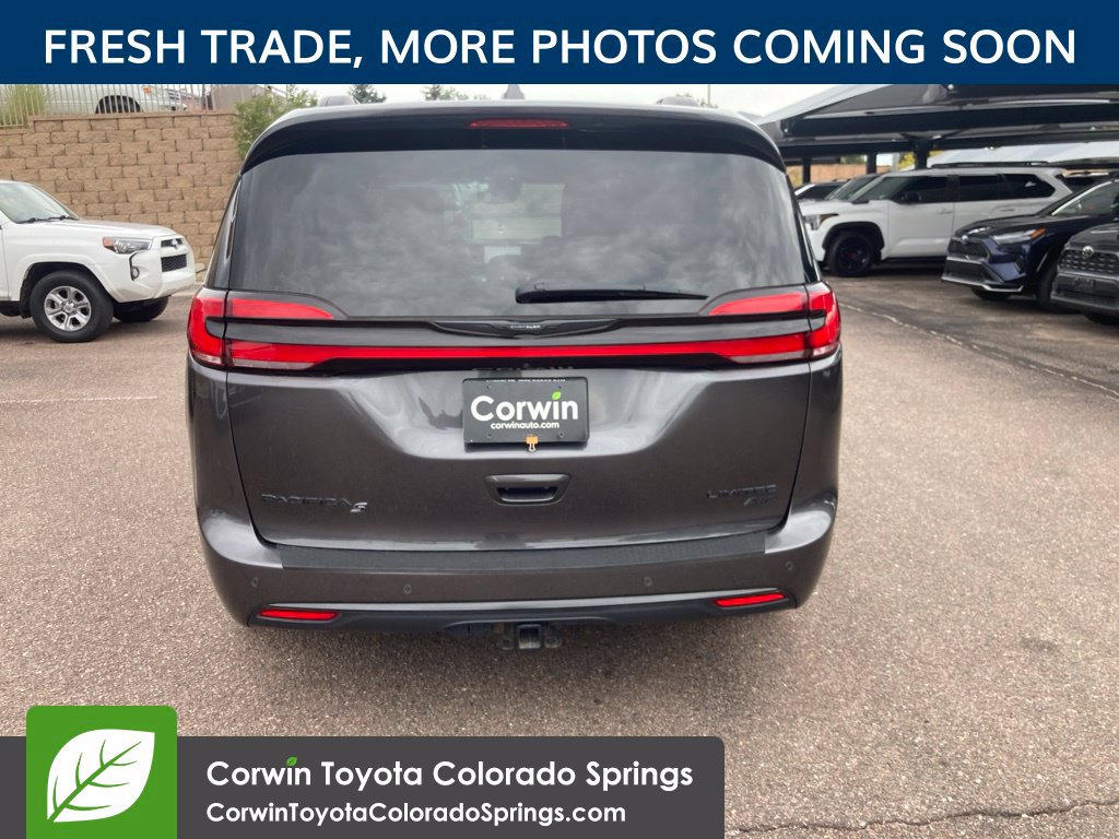 Used 2021 Chrysler Pacifica Limited w/ Uconnect Theater Family Group AWD/4WD image 7