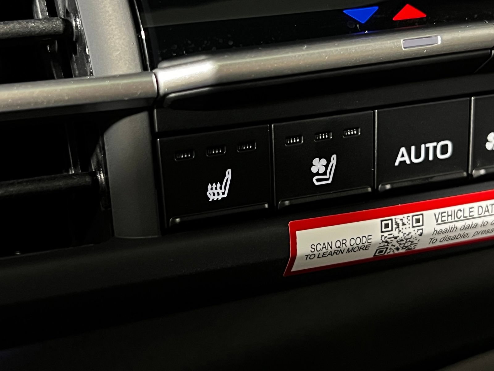 Used 2026 Toyota Sienna Limited FWD image 21