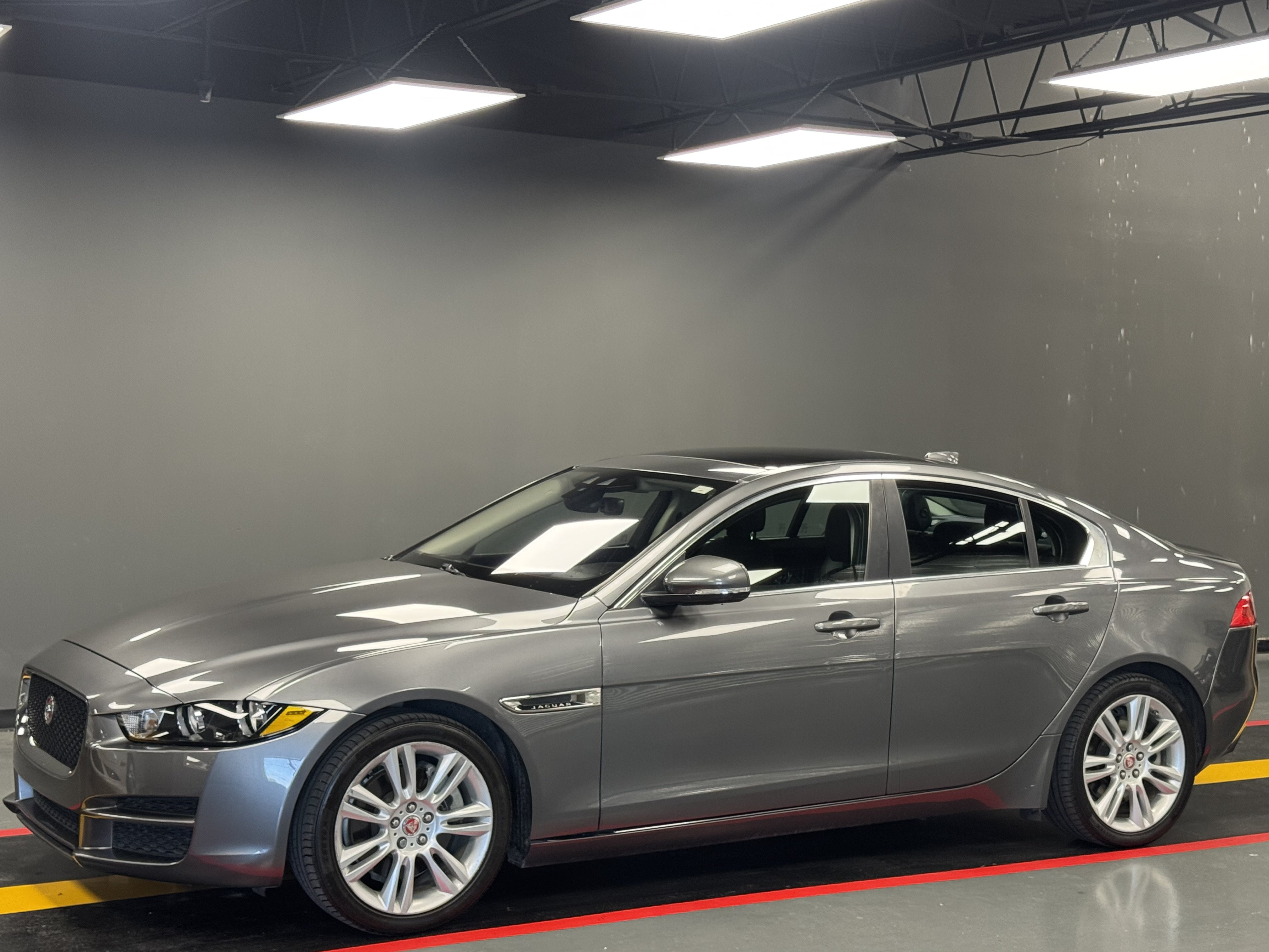 Used 2019 Jaguar XE Premium RWD image 1