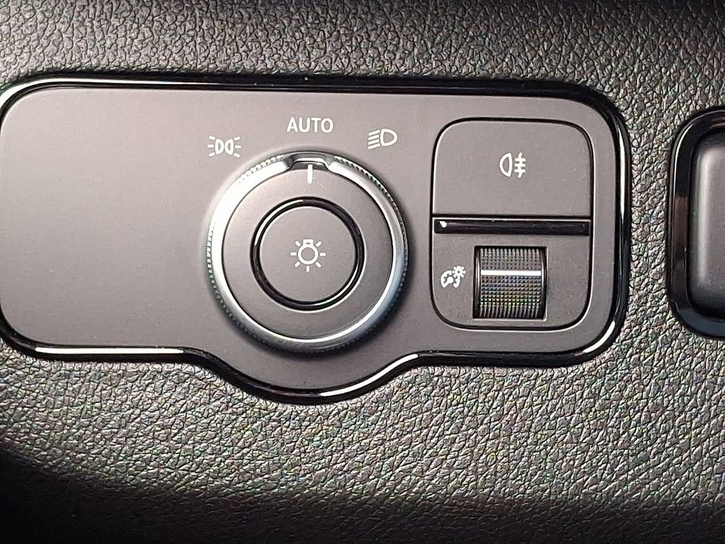 Used 2025 Mercedes-Benz Sprinter 2500 image 25