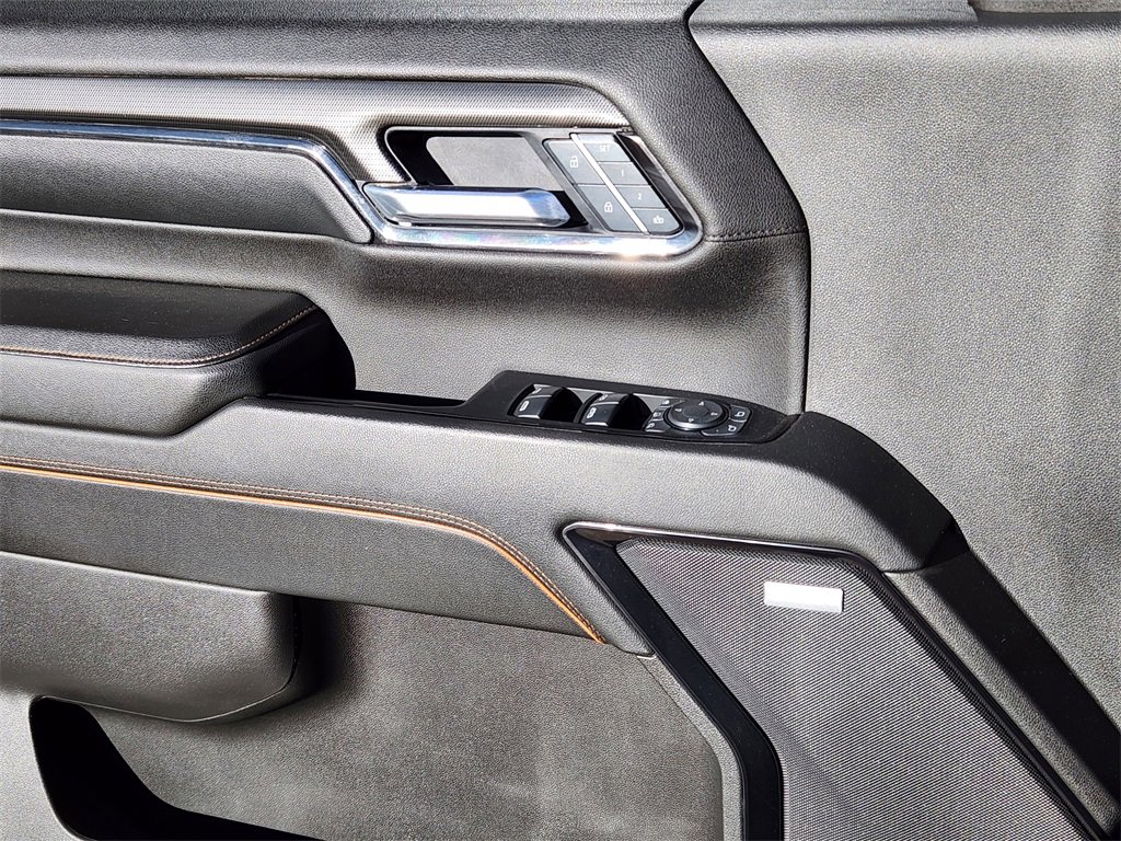 Used 2025 GMC Sierra 3500 AT4 w/ AT4 Premium Plus Package image 6