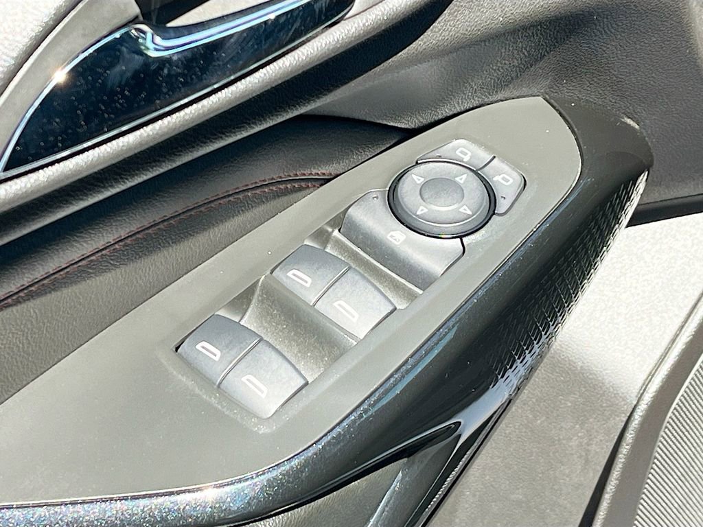 Used 2025 Chevrolet Trax RS w/ Sunroof Package image 17