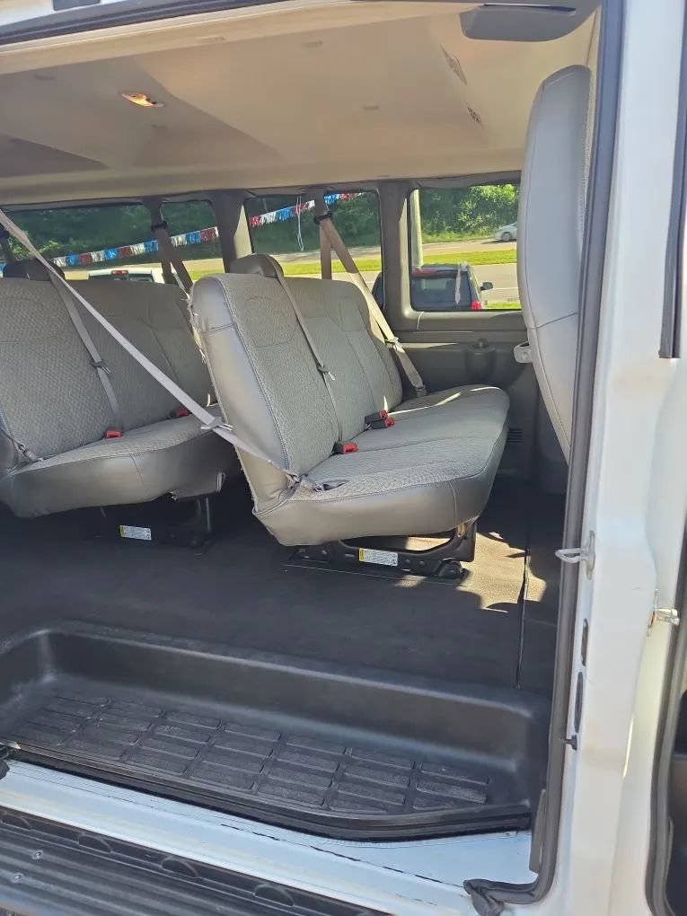 Used 2023 Chevrolet Express 3500 LT w/ LT Preferred Equipment Group RWD image 7