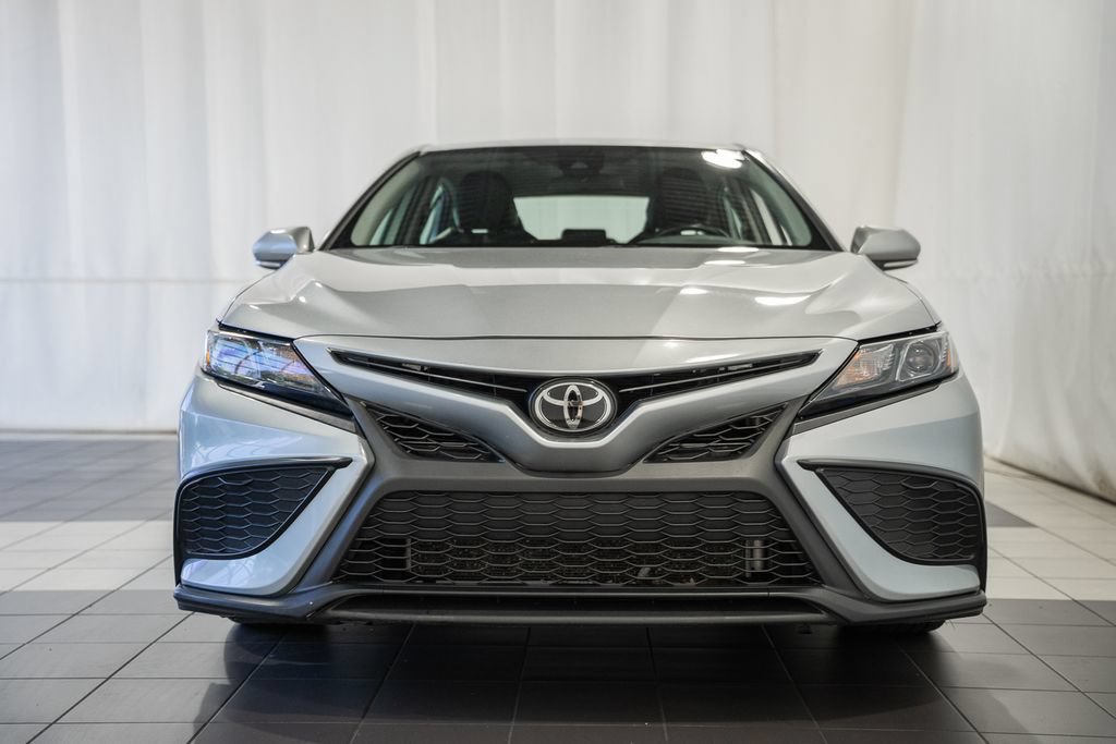 Used 2024 Toyota Camry SE FWD image 2