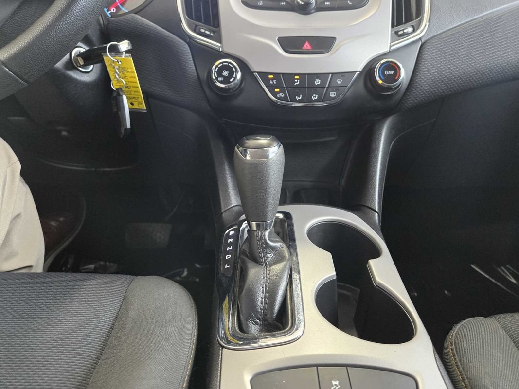 Used 2017 Chevrolet Cruze LS FWD image 15