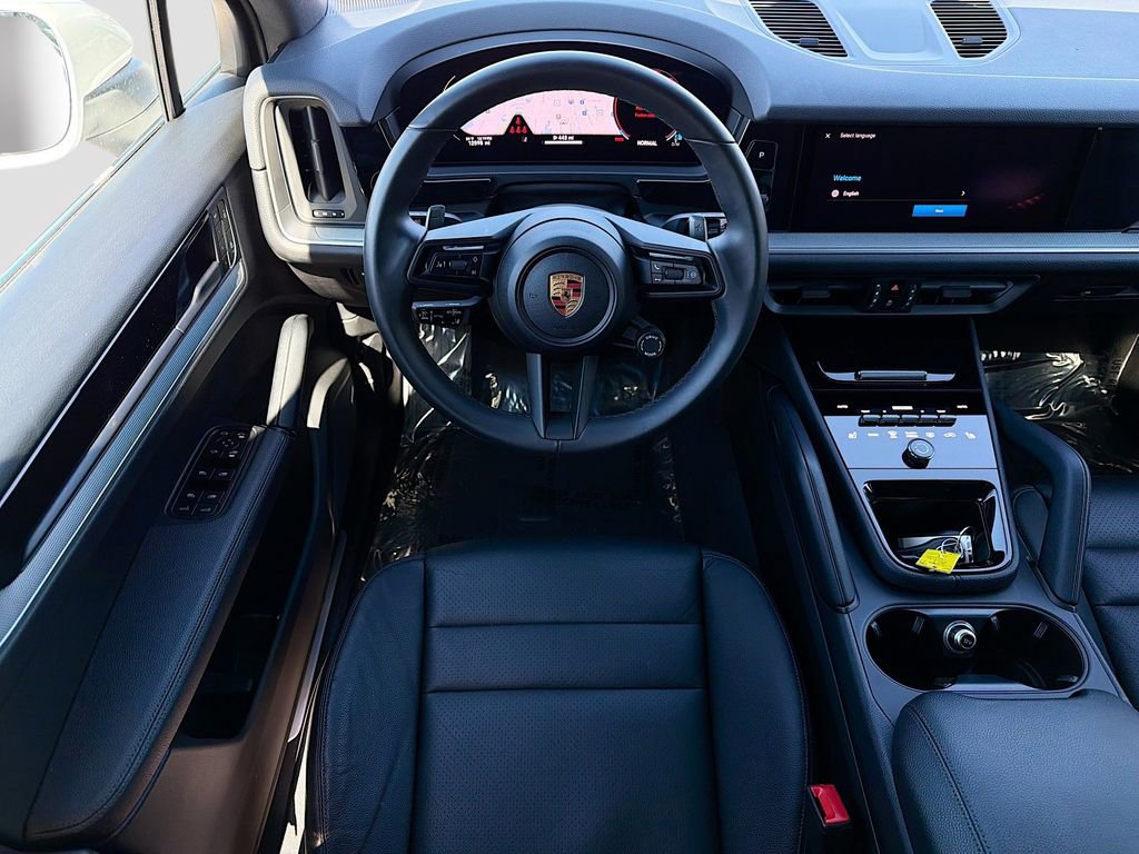 Used 2025 Porsche Cayenne AWD/4WD image 17