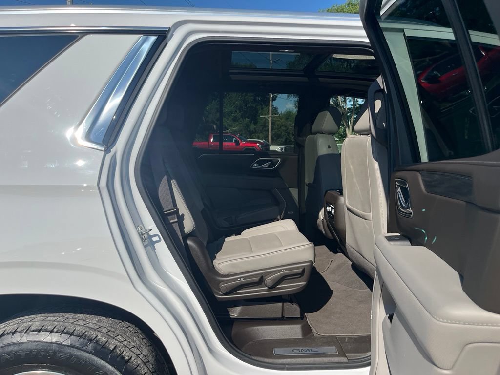 Used 2023 GMC Yukon SLT AWD/4WD image 32