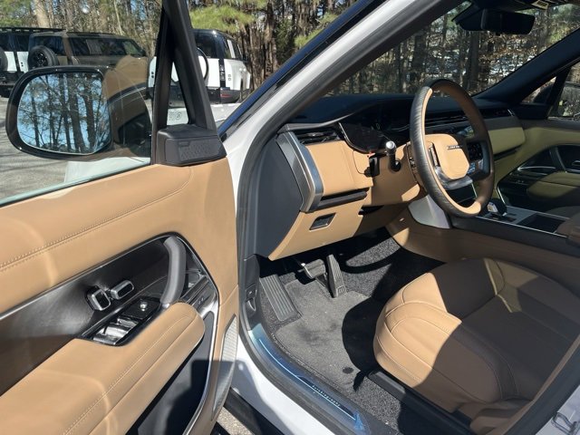 Certified 2025 Land Rover Range Rover Long Wheelbase Autobiography image 4