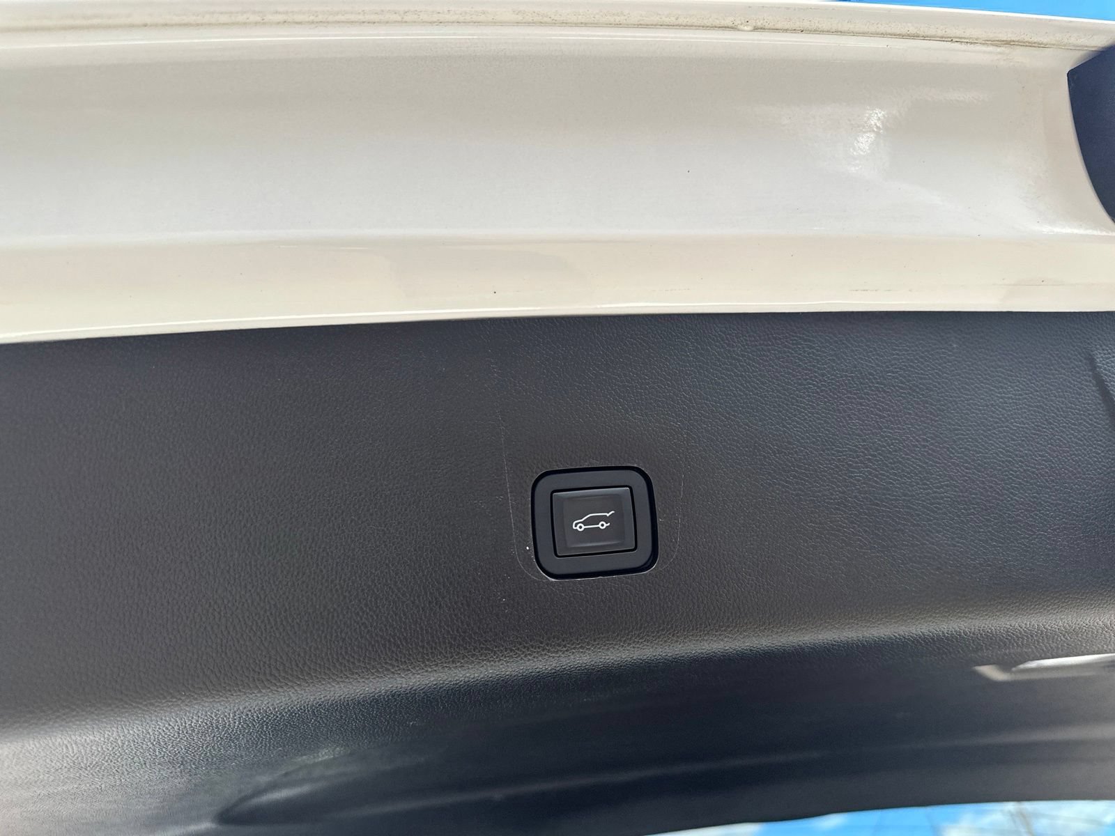 Used 2018 Chevrolet Traverse Premier AWD/4WD image 32