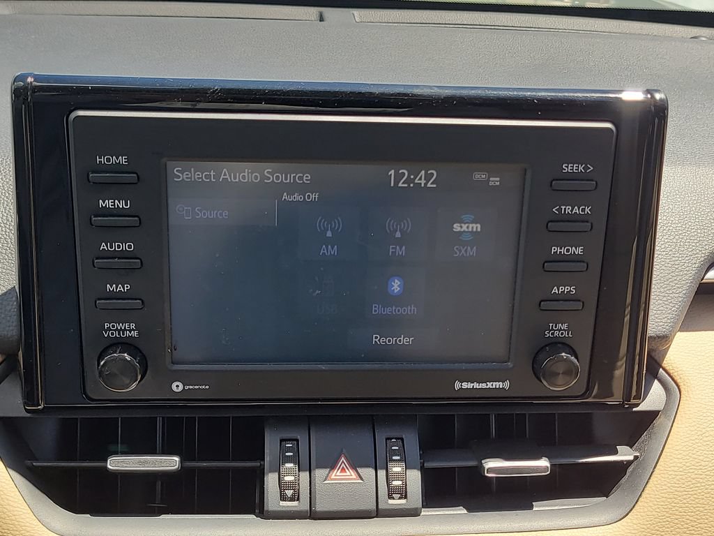 Used 2020 Toyota RAV4 XLE Premium FWD image 22