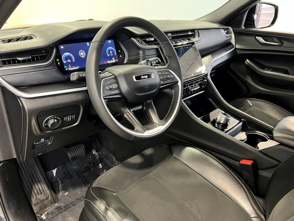 Certified 2024 Jeep Grand Cherokee L Altitude image 28
