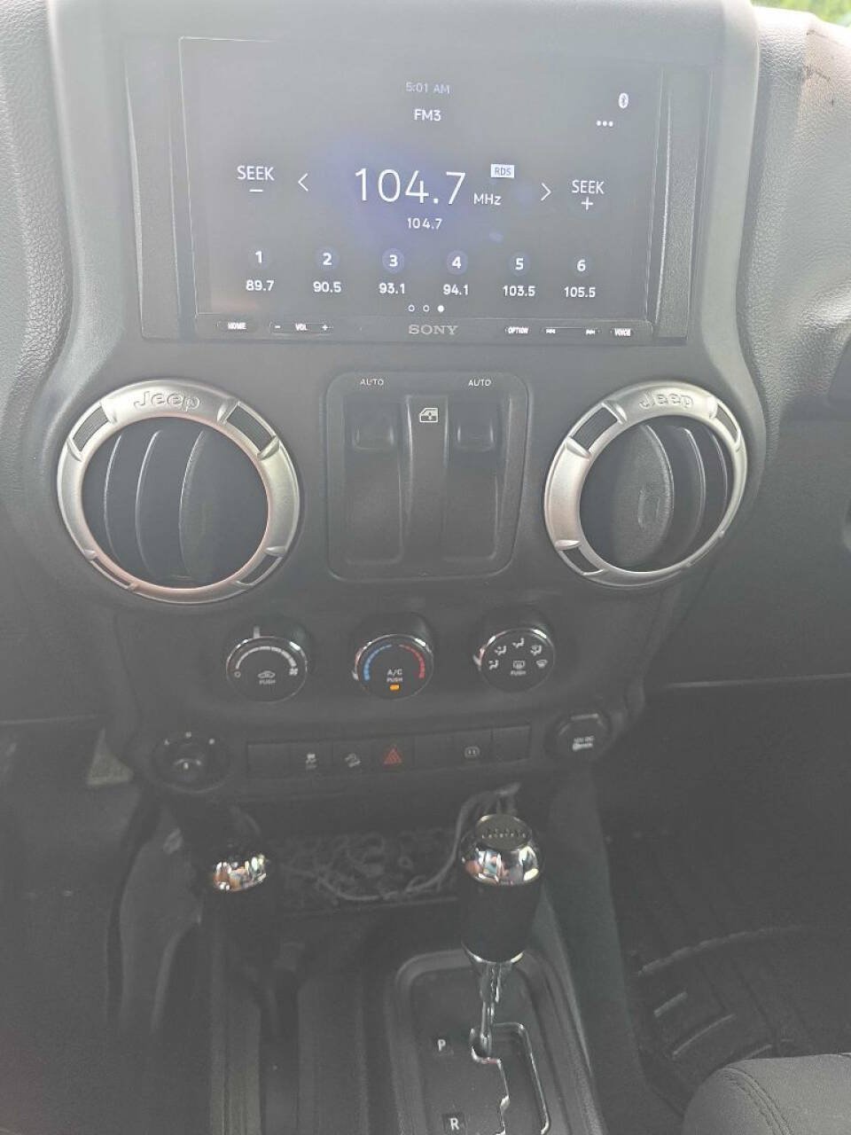 Used 2012 Jeep Wrangler Sahara AWD/4WD image 11