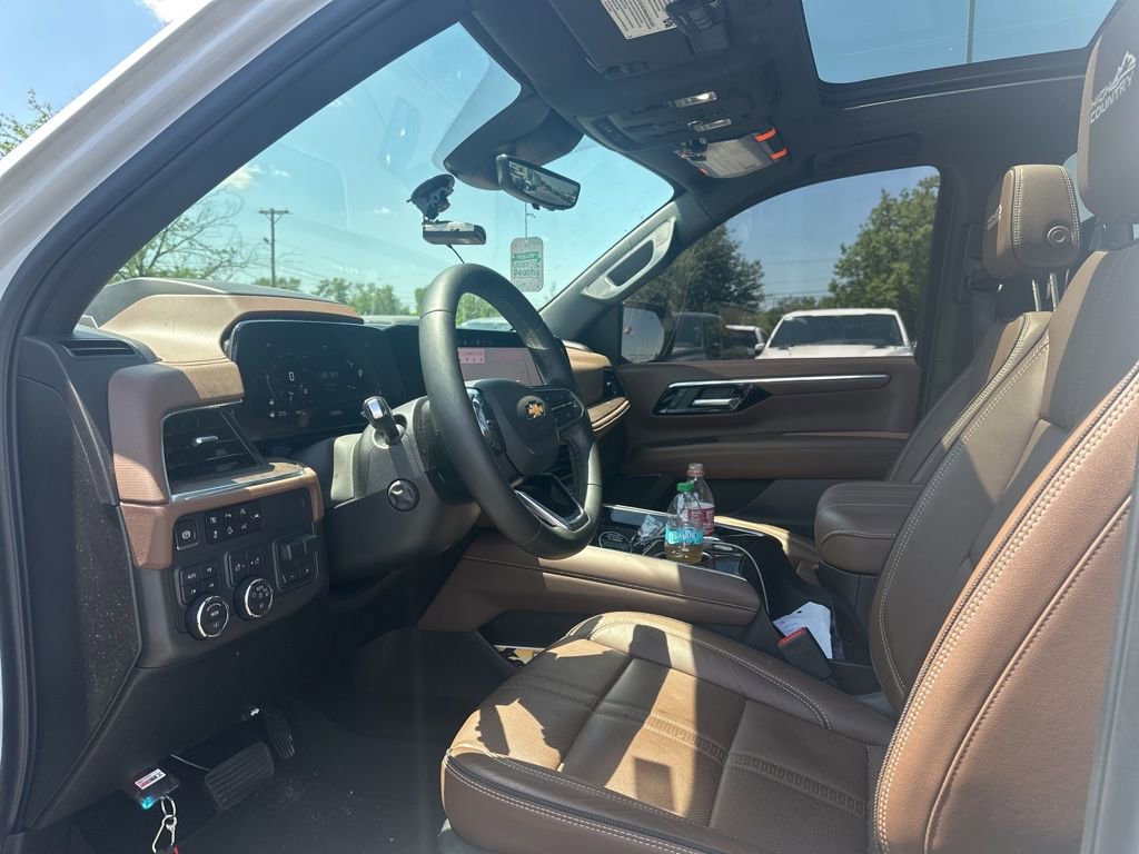 Used 2025 Chevrolet Suburban High Country AWD/4WD image 10