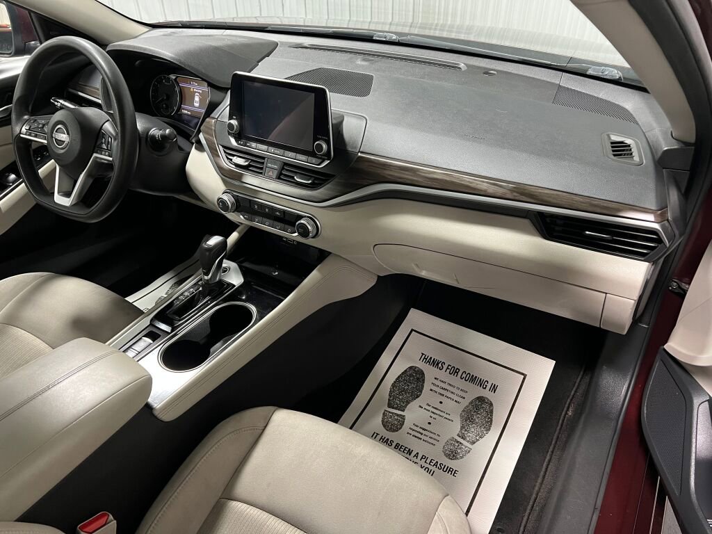 Used 2023 Nissan Altima 2.5 SV image 3