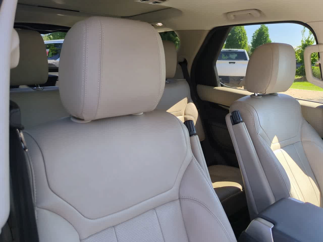 Used 2017 Land Rover Discovery SE AWD/4WD image 7