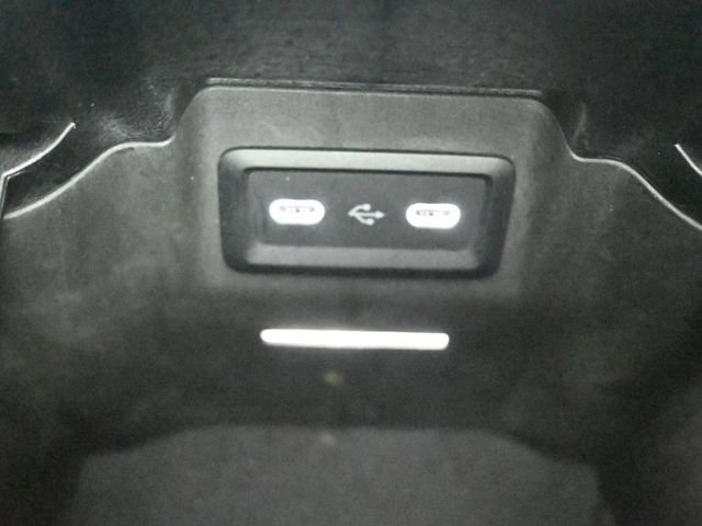 Used 2024 Mercedes-Benz GLC 300 4MATIC image 9