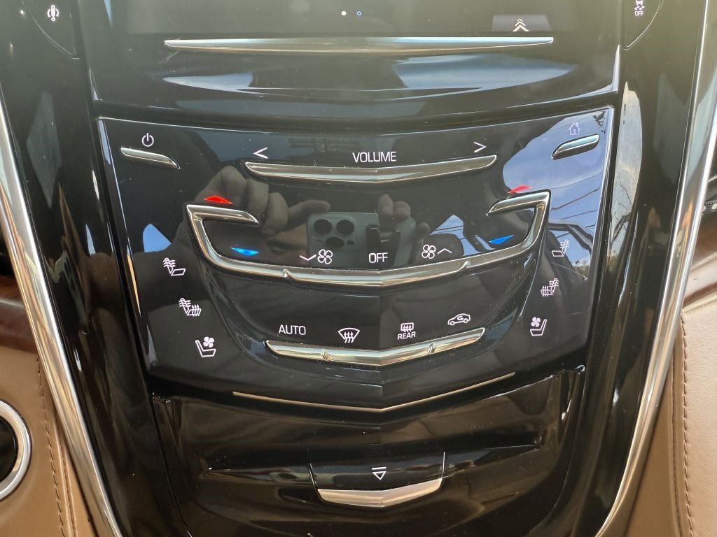 Used 2016 Cadillac Escalade ESV Platinum image 30