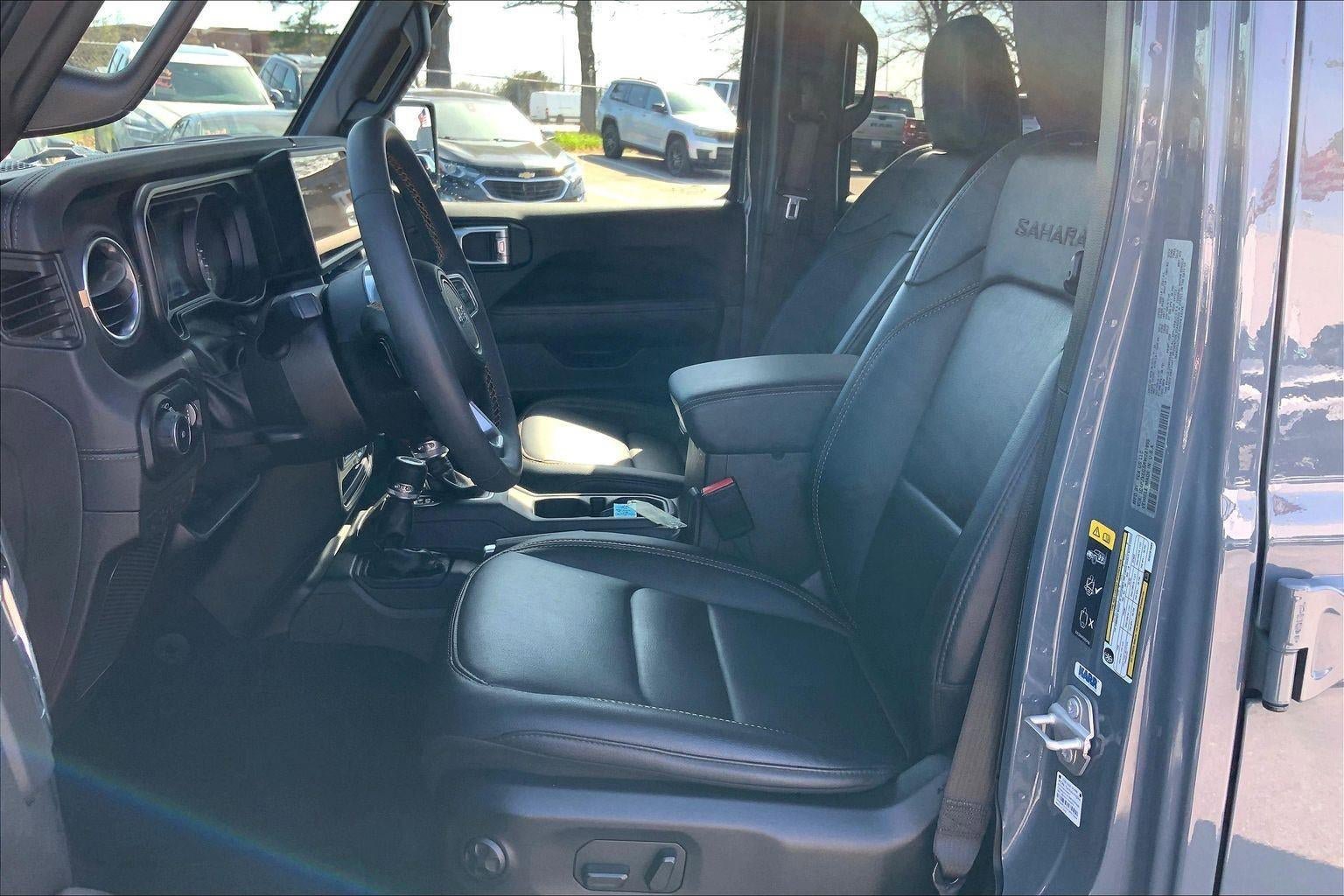 Used 2024 Jeep Wrangler Unlimited Sahara AWD/4WD image 19