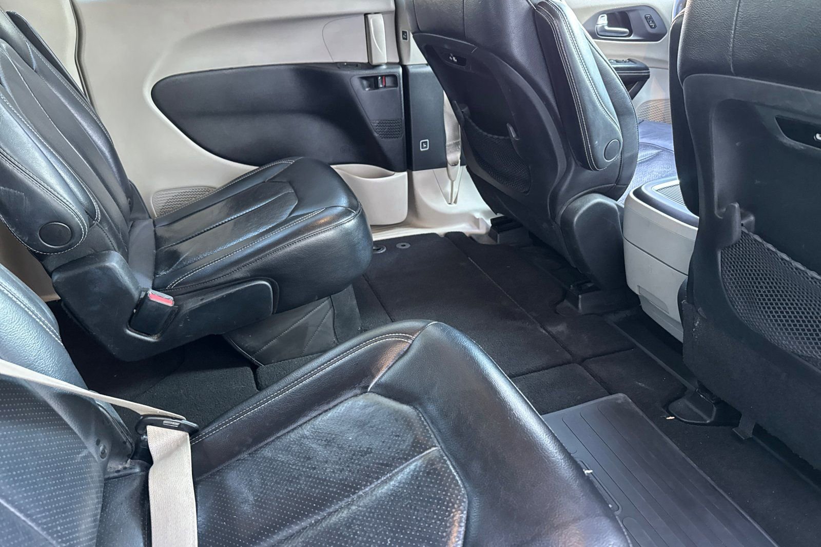 Used 2022 Chrysler Pacifica Touring-L image 18