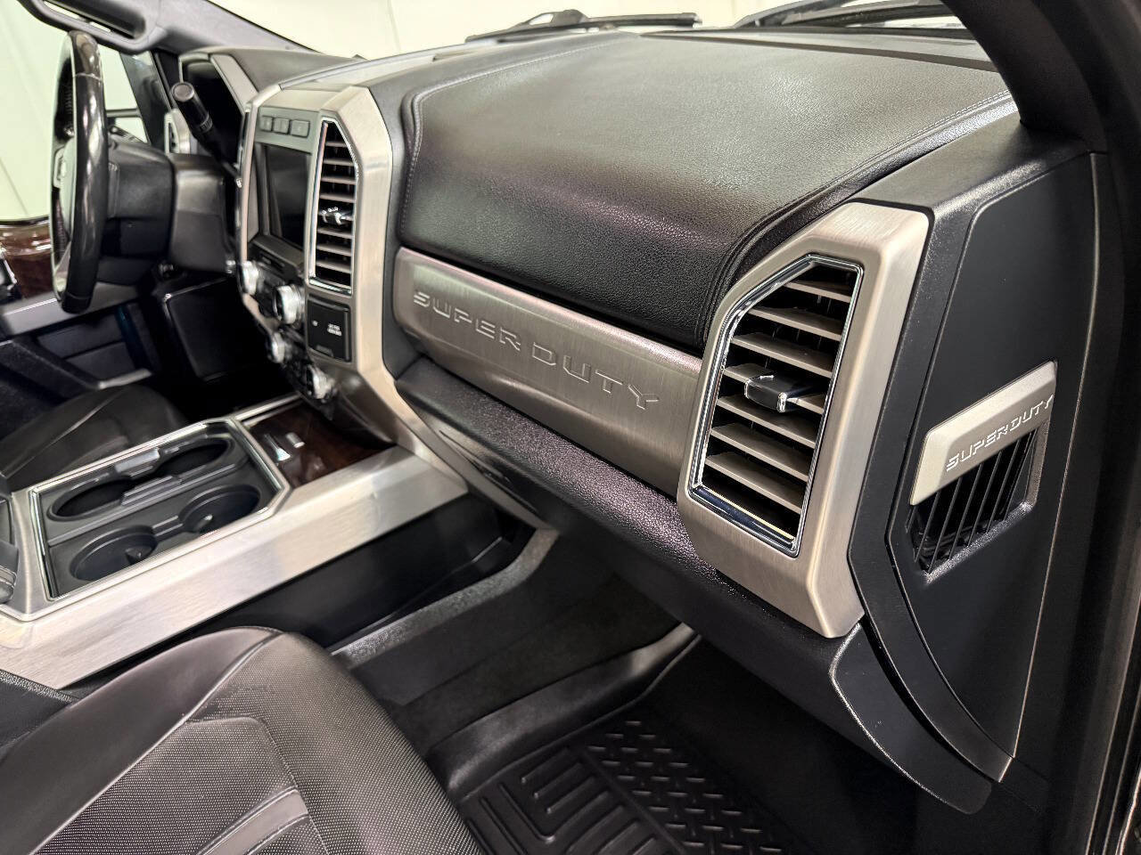 Used 2017 Ford F250 Platinum w/ FX4 Off-Road Package image 31
