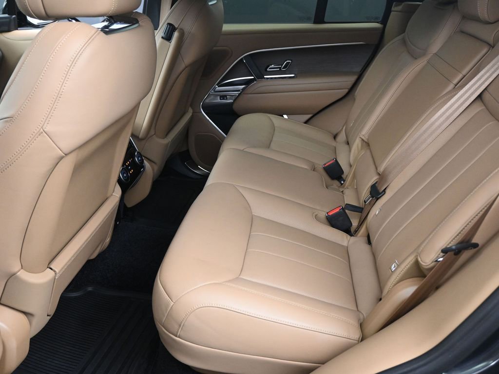 Used 2025 Land Rover Range Rover SE AWD/4WD image 6
