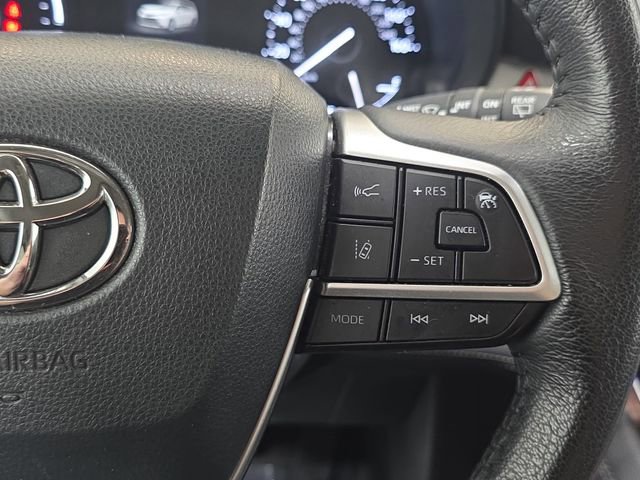 Certified 2024 Toyota Sienna XLE FWD image 17