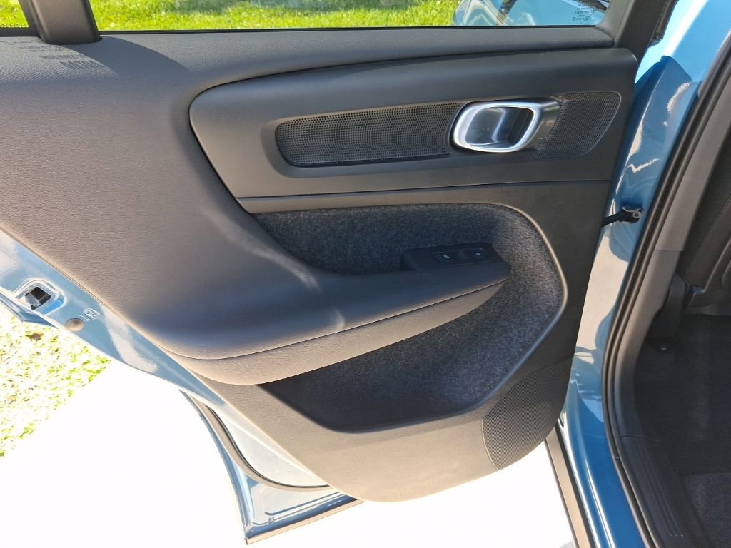 Used 2023 Volvo C40 P8 Recharge Plus AWD/4WD image 11