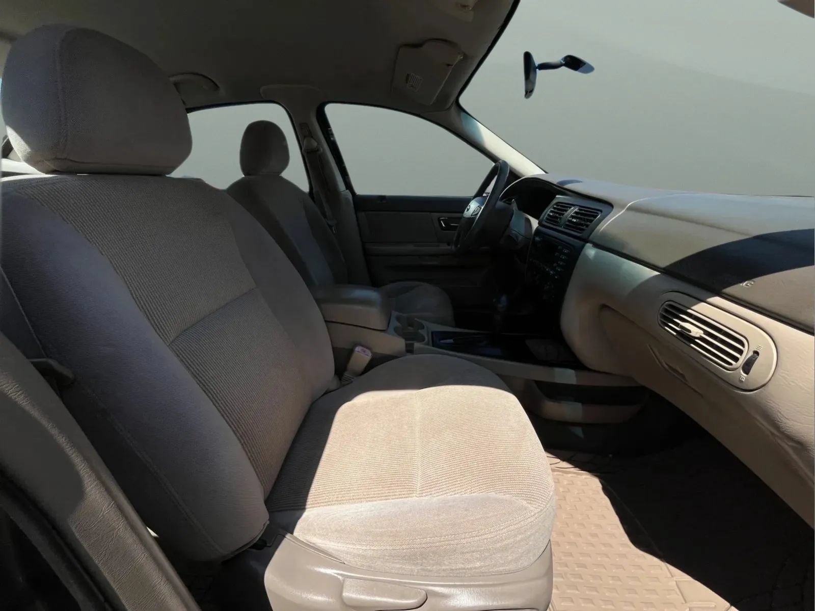 Used 2002 Ford Taurus SE FWD image 12