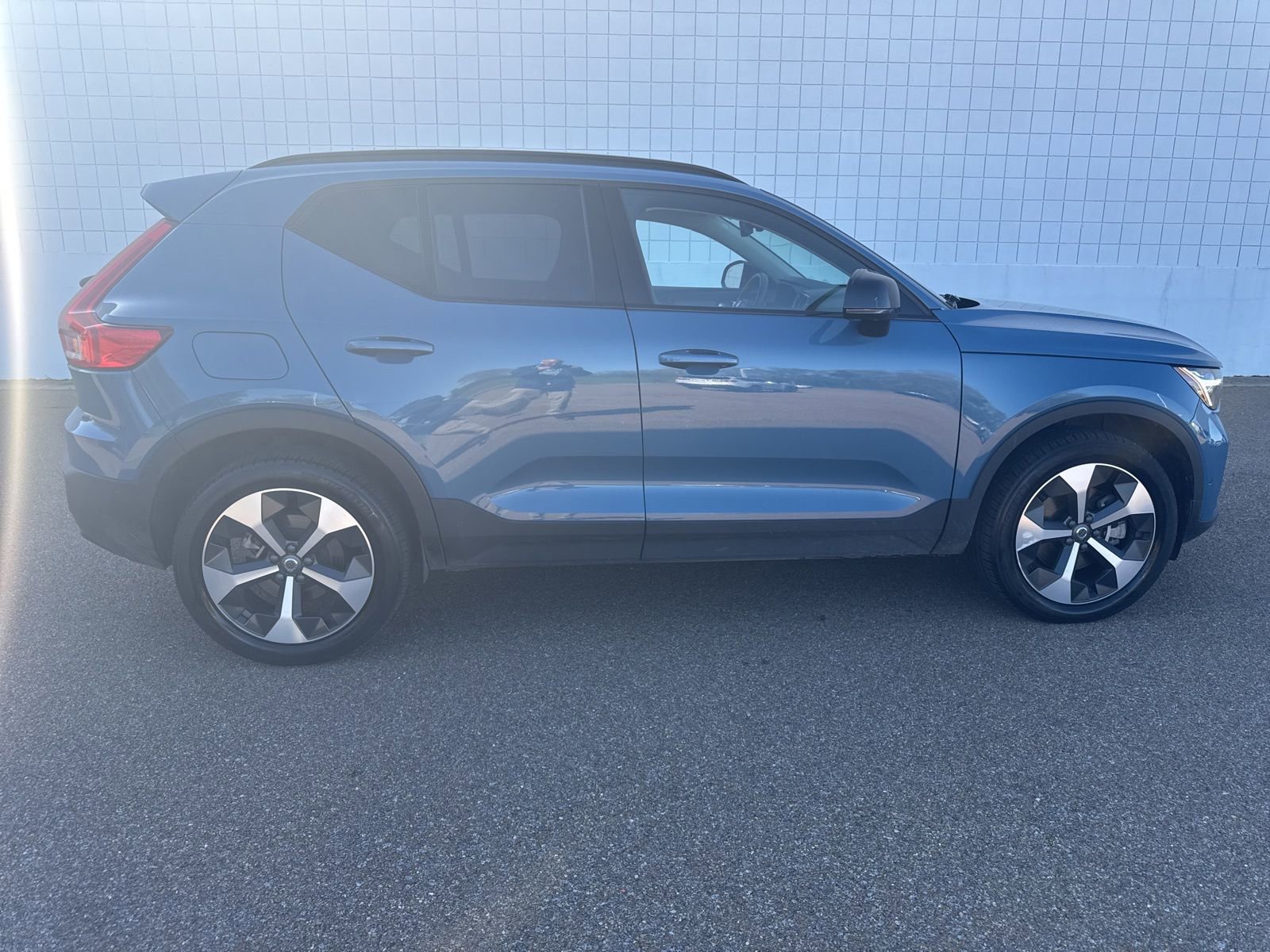 Used 2024 Volvo XC40 B5 Plus image 8