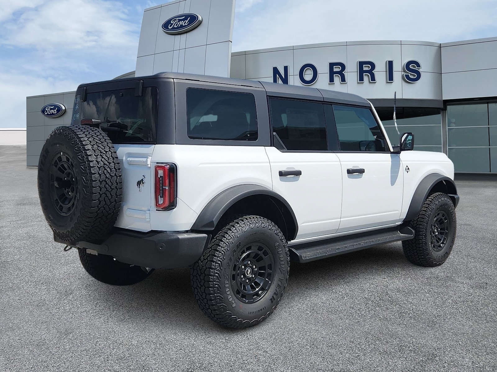 New 2026 Ford Bronco Outer Banks w/ Sasquatch Package AWD/4WD image 4