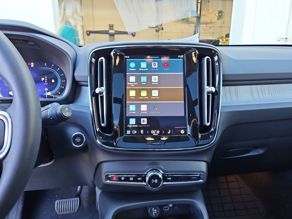 Used 2024 Volvo XC40 B5 Plus w/ Climate Package image 13