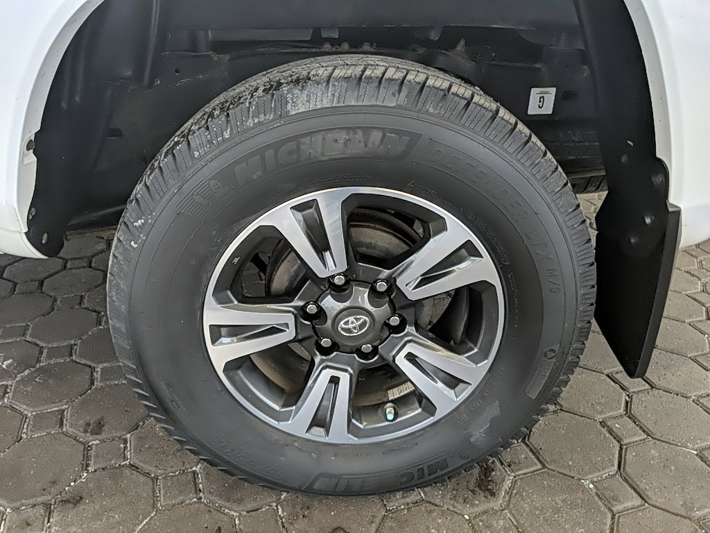 Used 2019 Toyota Tacoma TRD Sport image 10