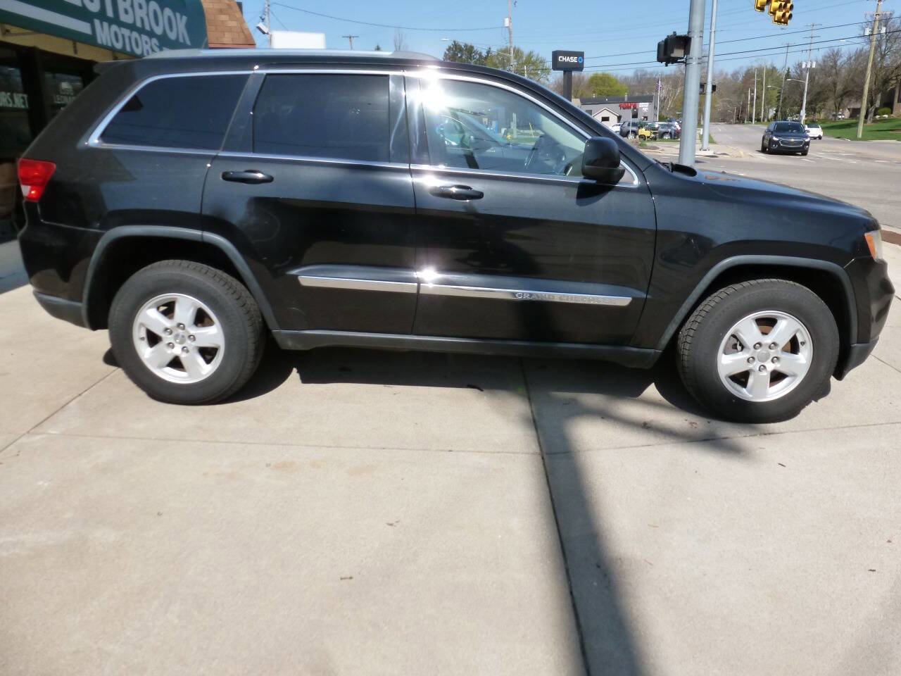 Used 2012 Jeep Grand Cherokee Laredo w/ Laredo E Group AWD/4WD image 5