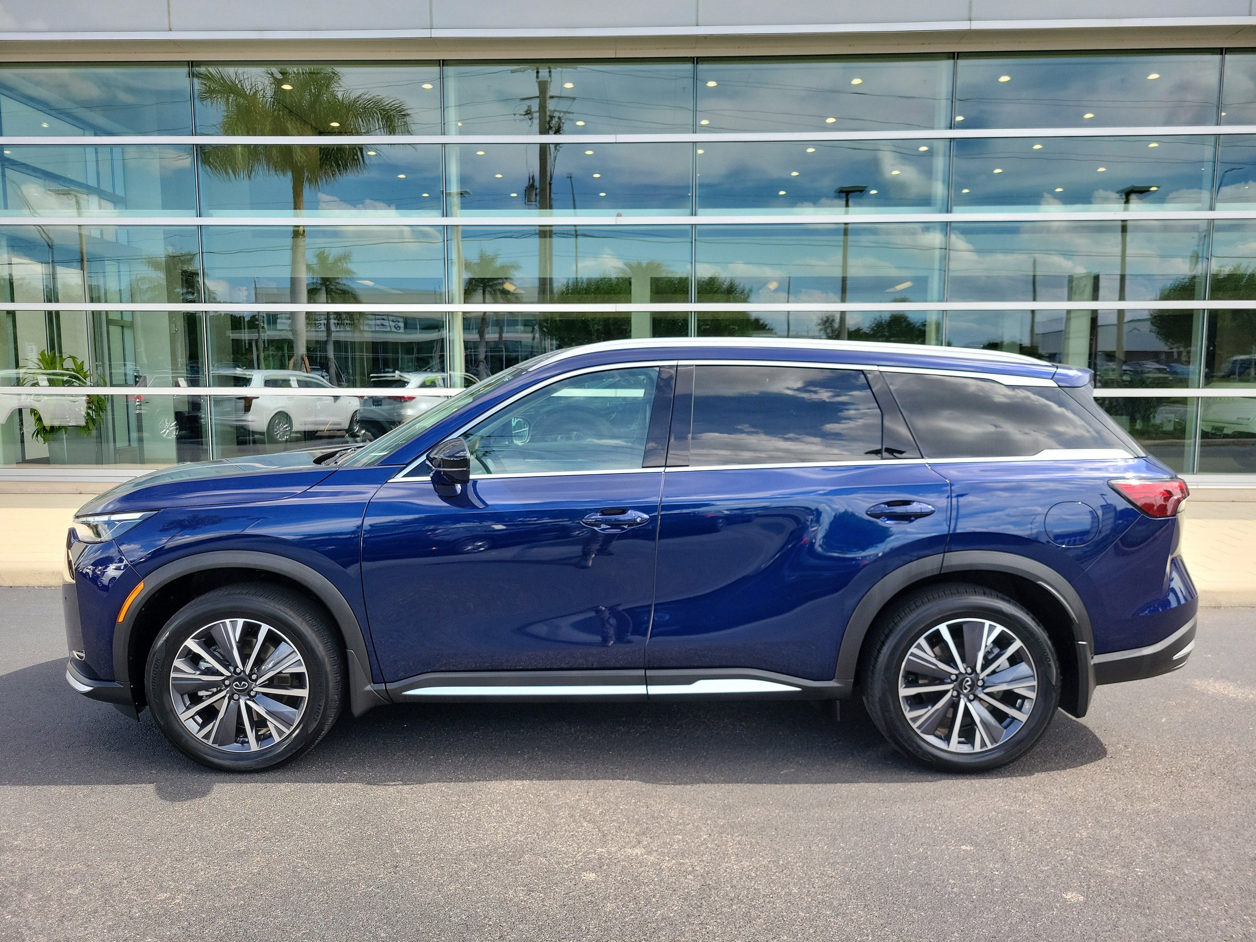 Certified 2026 INFINITI QX60 Luxe w/ Cargo Package FWD image 7