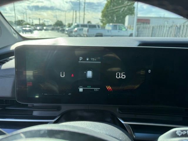 Used 2025 Kia Carnival FWD image 12