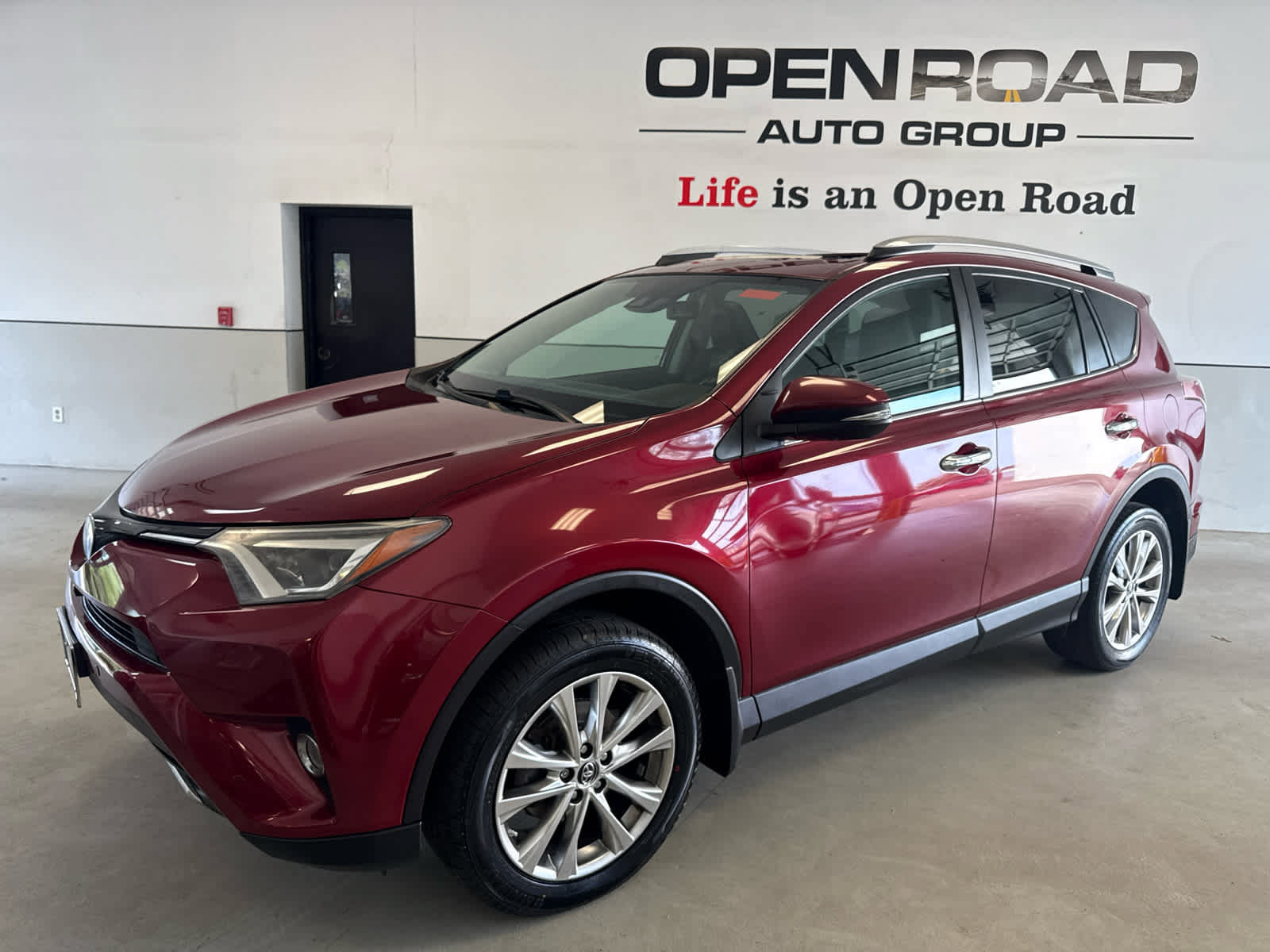 Used 2018 Toyota RAV4 Limited w/ Advanced Technology Package AWD/4WD image 3