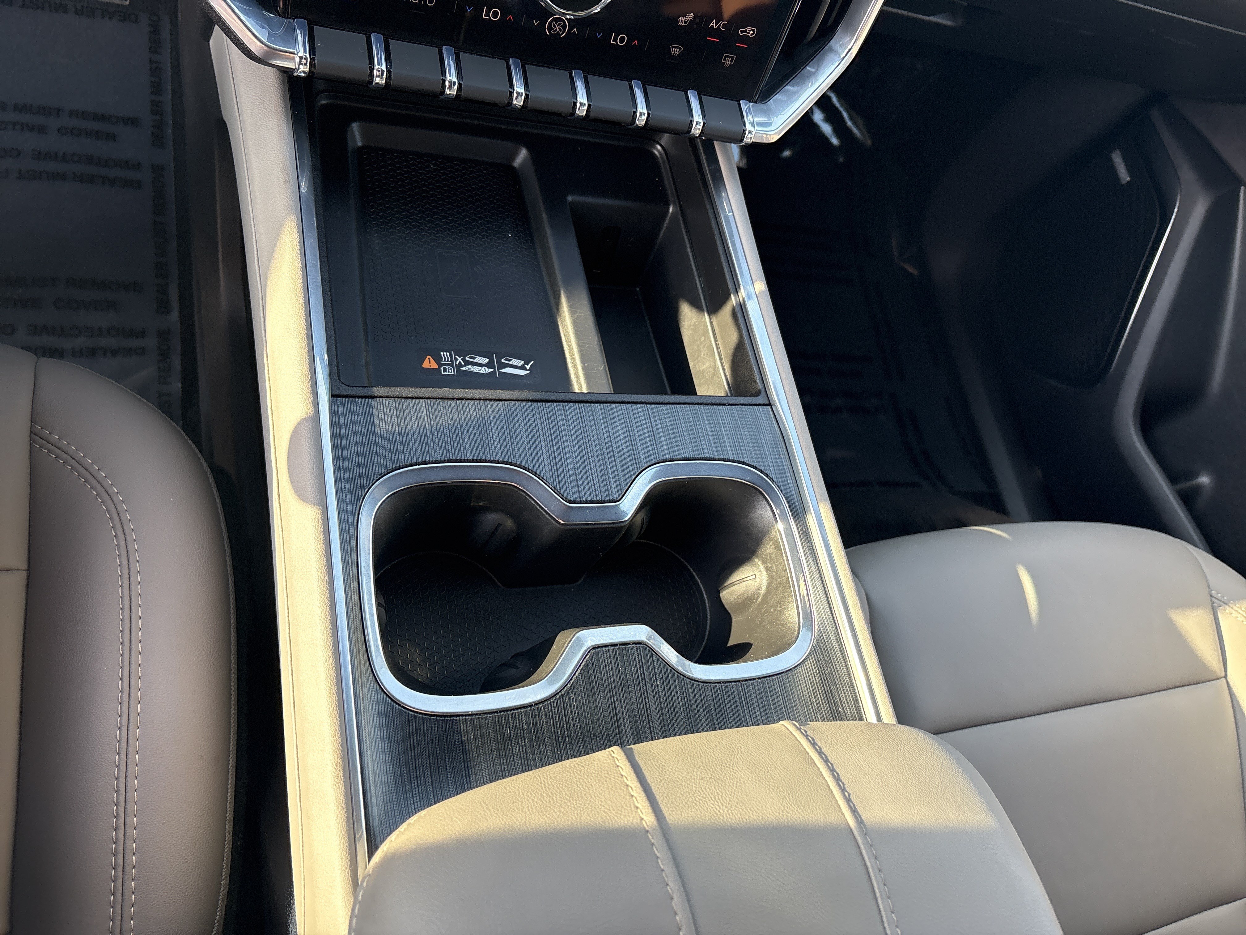 Used 2026 GMC Acadia Elevation w/ Elevation Premium Package FWD image 26