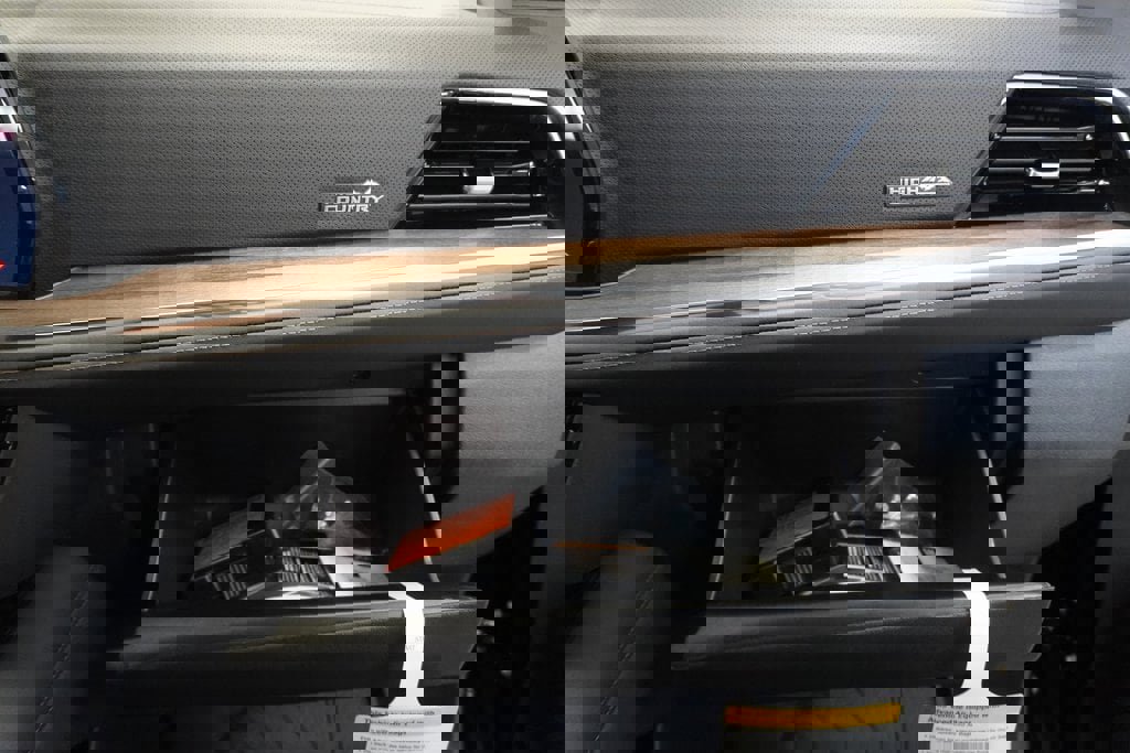 New 2026 Chevrolet Suburban High Country image 40