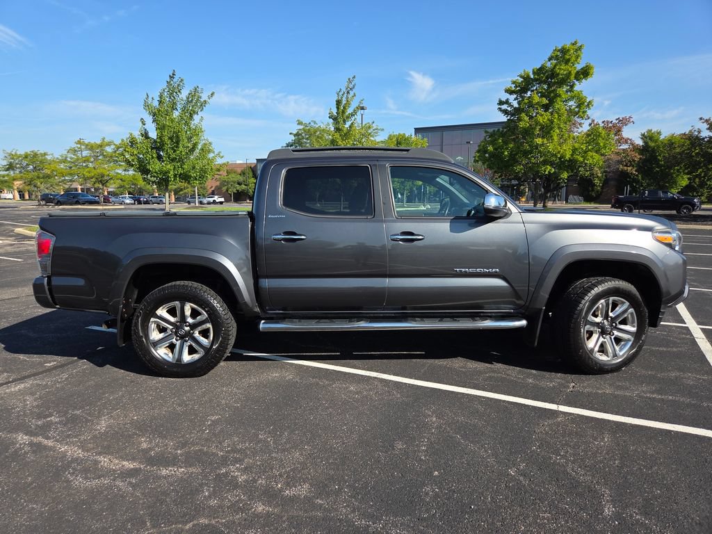 Used 2016 Toyota Tacoma Limited w/ Towing Package AWD/4WD image 30