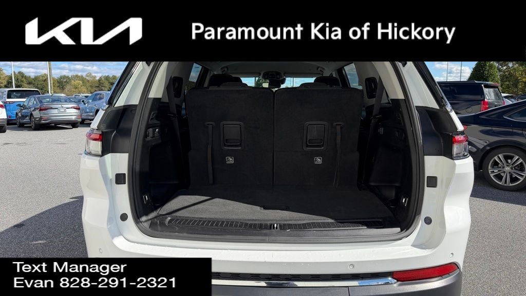 Used 2023 Jeep Grand Cherokee L Laredo image 15