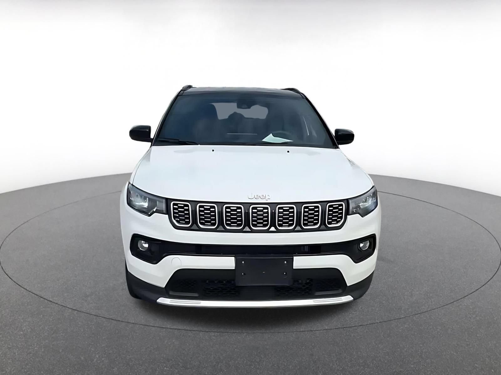 Used 2025 Jeep Compass Limited AWD/4WD image 4