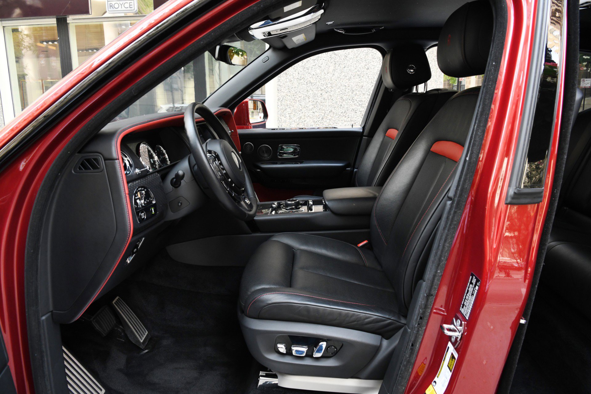 Used 2021 Rolls-Royce Cullinan Black Badge image 9